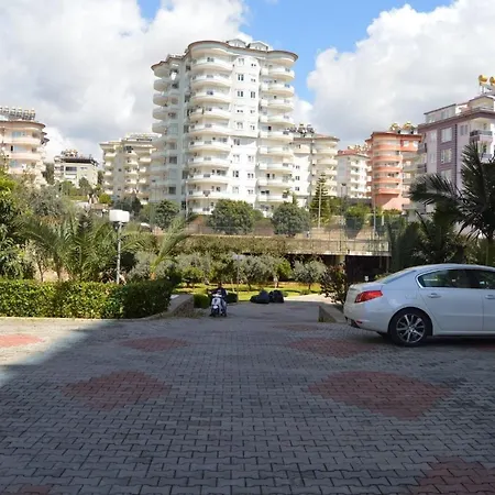 Best Location Crystal Garden * 阿拉尼亚