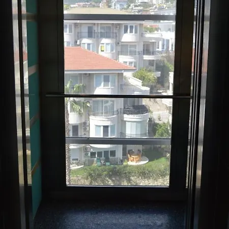 Best Location Crystal Garden * 阿拉尼亚